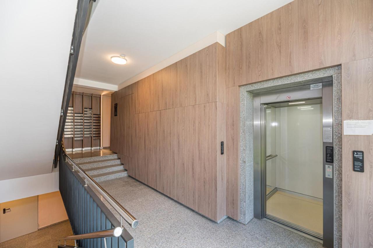 Rentforcomfort Apartment Ella 2 Brasov Exterior photo